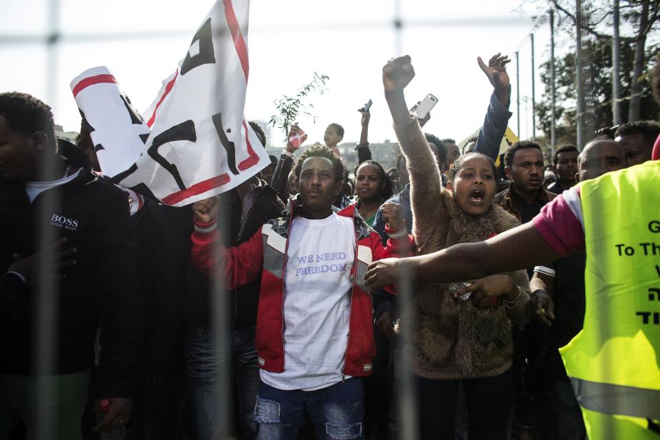 African migrants take part in a protest at Rabin Square in Tel Aviv January 5, 2014. About 10,000 African migrants, largely from Sudan and Eritrea, protested in central Tel Aviv on Sunday against Israel's slow processing of asylum requests and arrests of hundreds under an Israeli law, approved last month and contested by human rights groups, which entitles the authorities to detain migrants lacking valid visas without charges. REUTERS/Nir Elias (ISRAEL - Tags: POLITICS SOCIETY IMMIGRATION CIVIL UNREST)