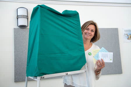 Swedish Minister for International Development Cooperation and Climate, and Deputy Prime Minister Isabella Lovin during election day in Sweden at Viks School in Varmdo, close to Stockholm, Sweden September 9, 2018. TT News/Jessica Gow via REUTERS