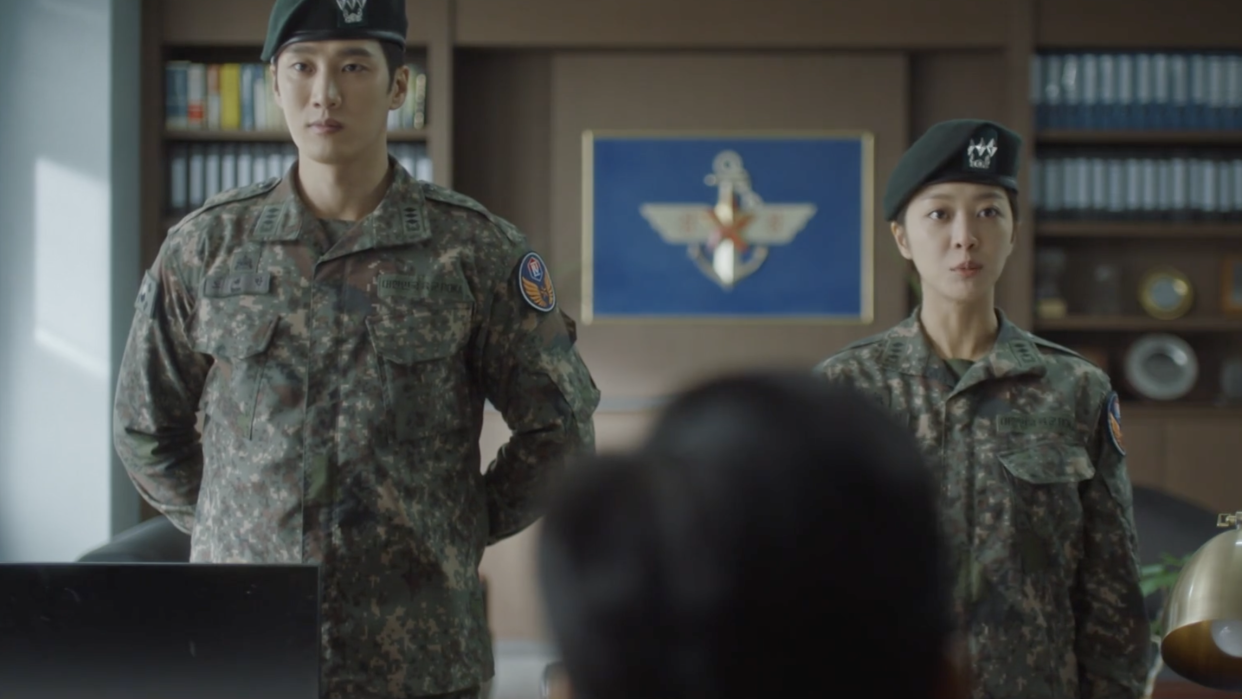 Ahn Bo-hyun as Do Bae-man and Jo Bo-ah as Cha Woo-in in Military Prosecutor Doberman. (Screenshot: Viu)