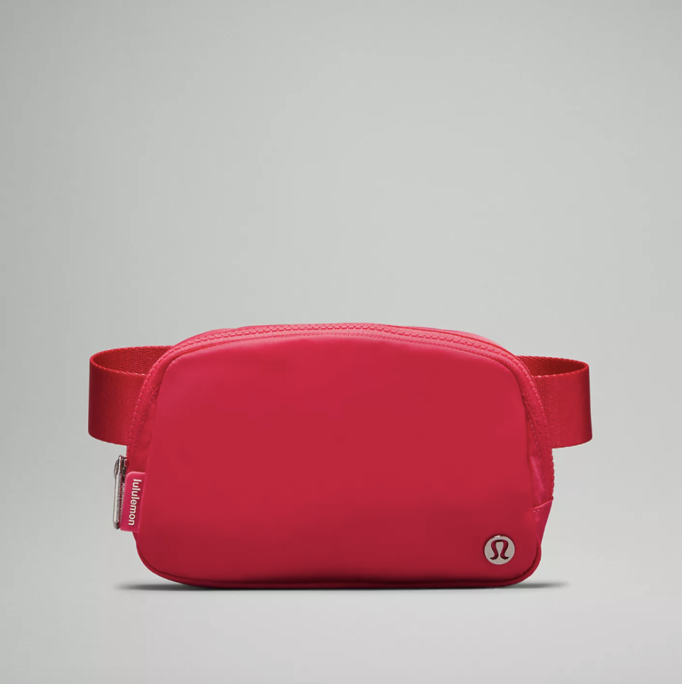 lululemon Everywhere Belt Bag 1L in hot pink