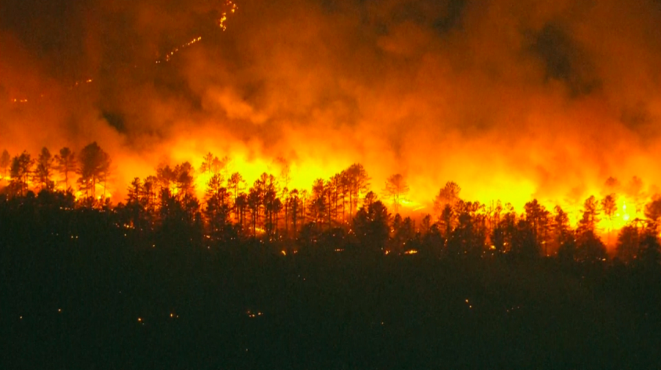 El incendio en el bosque estatal Wharton al sur de Nueva Jersey está contenido en un 45 por ciento (CBS Philly/Captura de pantall)