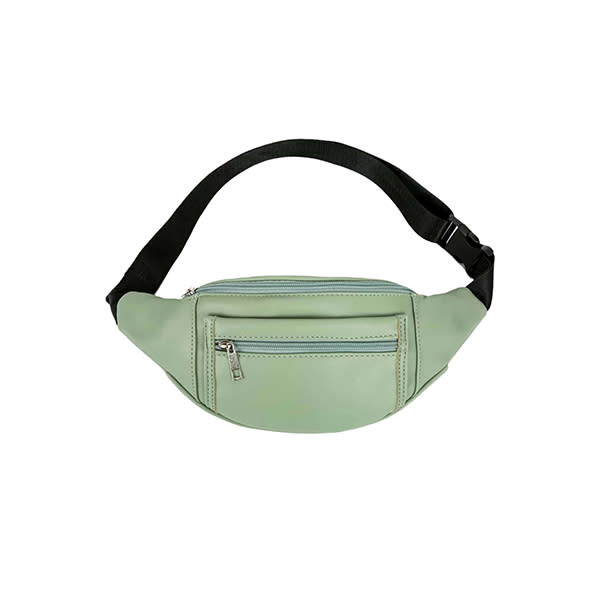 <p>Sac ceinture, en polyester (Shein, 8 €). </p>