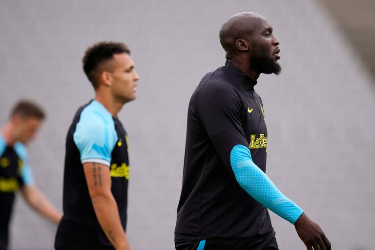 Lautaro con el belga Romelu Lukaku, con quien el bahiense tiene muy buena sintonía.