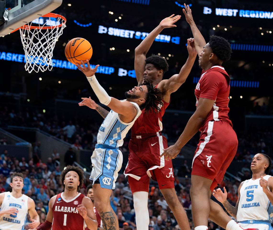 North Carolina’s R.J. Davis (4) drives to the basket between Alabama’s Mohamed Wague (11) and Mouhamed Dioubate (10) in the first half in the NCAA Sweet Sixteen on Thursday, March 28, 2024 at Crypto.com Arena in Los Angeles, CA.