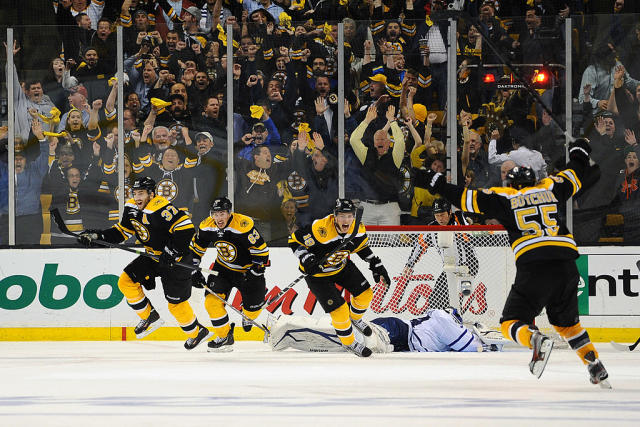 Maple Leafs erase 3-goal deficit in final frame to beat Lightning