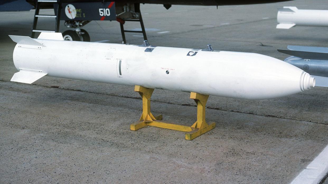 b83 nuclear bomb training model