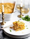 <p>Le secret de cette recette ? La sauce au cheddar et parmesan qui crée une couche dorée et croustillante après cuisson. </p><p>Découvrir la recette <a href="https://www.healthyseasonalrecipes.com/parsnip-potato-leek-gratin/" rel="nofollow noopener" target="_blank" data-ylk="slk:ici;elm:context_link;itc:0;sec:content-canvas" class="link ">ici</a></p><br>