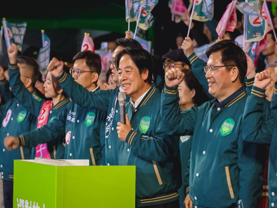 美德台中造勢，總統候選人賴清德說，投侯等於投馬，呼籲民眾用選票告訴馬英九你錯了。（圖：賴清德台中競總提供）　