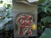 <div class="caption-credit"> Photo by: http://lunchbagart.tumblr.com/</div>Benson's lunch bag art is inspired by things he watches with his kids. "E.T." was a big hit.