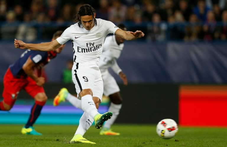 Paris Saint-Germain's Uruguayan forward Edinson Cavani shoots and scores a goal during the French L1 football match between Caen and Paris Saint-Germain on September 16, 2016