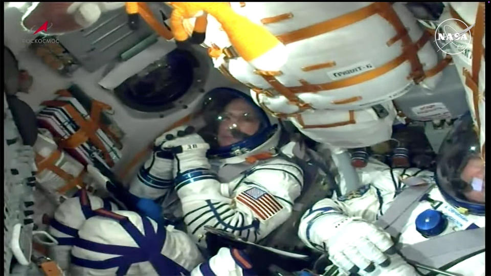 Don Pettit, strapped into the Soyuz spacecraft to the right of commander Alexei Ovchinin, calmly monitors the cockpit displays five minutes before liftoff. / Credit: NASA/Roscosmos