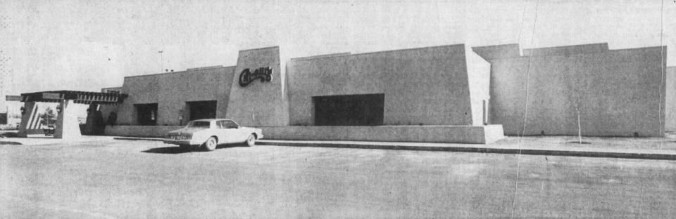 Chi-Chi’s Mexican Restaurante in April, 1984, before dinner rush.