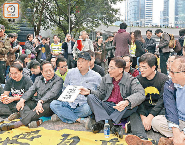 二○一四年違法佔領行動發生至今，仍未檢控包括黎智英（箭嘴示）在內餘下卅九名主要搞手。