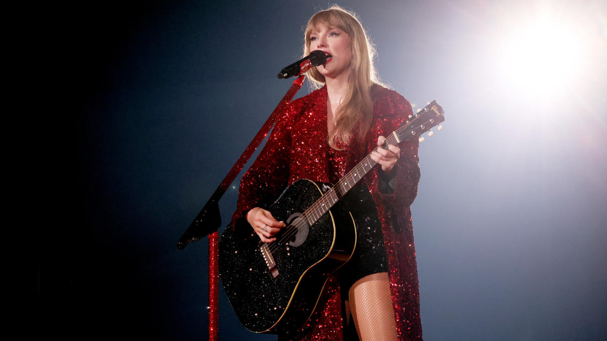  Taylor Swift performs onstage during night three of "Taylor Swift | The Eras Tour" at La Defense on May 11, 2024 in Paris, Fran. 