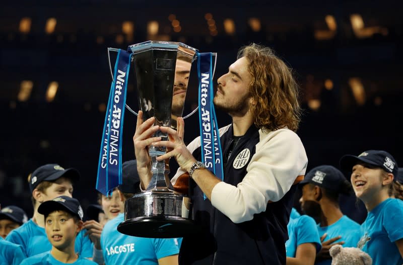 El tenista griego Stefanos Tsitsipas celebra luego de ganar el torneo ATP Finals