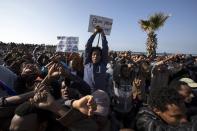 African migrants gesture during a protest outside the U.S. embassy in Tel Aviv January 6, 2014. Several thousand African migrants protested outside Western embassies in Tel Aviv on Monday, demanding freedom for compatriots jailed by Israel in a desert facility under a new open-ended detention law. REUTERS/Baz Ratner (ISRAEL - Tags: POLITICS SOCIETY IMMIGRATION CIVIL UNREST)