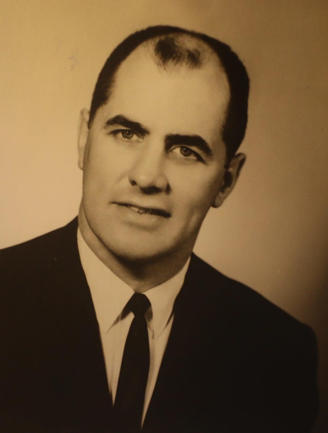 When Bill Reichow joined Monmouth College in 1965, he actually wasn’t the head football coach. That came a year later in 1966. The head coach in Reichow’s first gridiron season was the late Norm Ellenberger, who later was an NCAA Division I basketball head coach and coached in the NBA and WNBA.