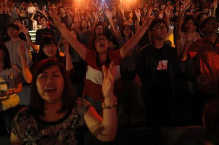 Worshippers attend a church service at the City Harvest Church in Singapore March 1, 2014. REUTERS/Edgar Su