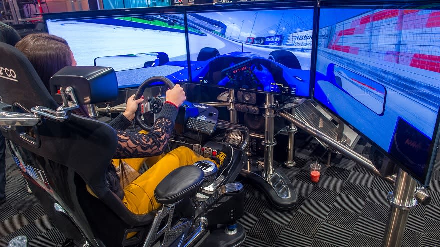 el simracing o automovilismo virtual. Se trata de la simulación de la competición automovilística online que replica las sensaciones de competir en una carrera física reuniendo lo mejor de los dos mundos