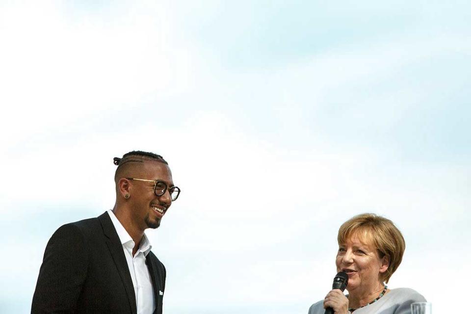 Fragestunde: Angela Merkel interviewt Jérôme Boateng