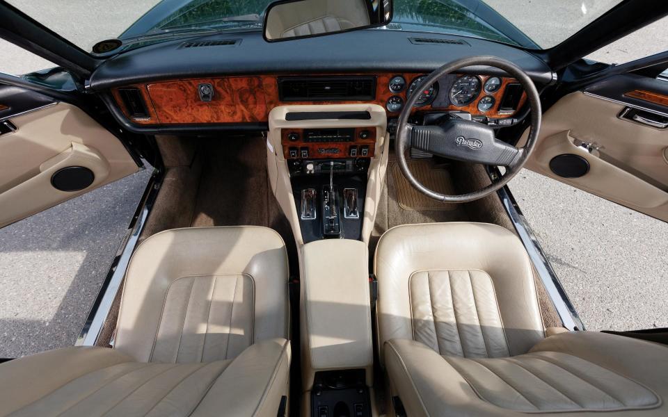 1984: Daimler Double Six LWB