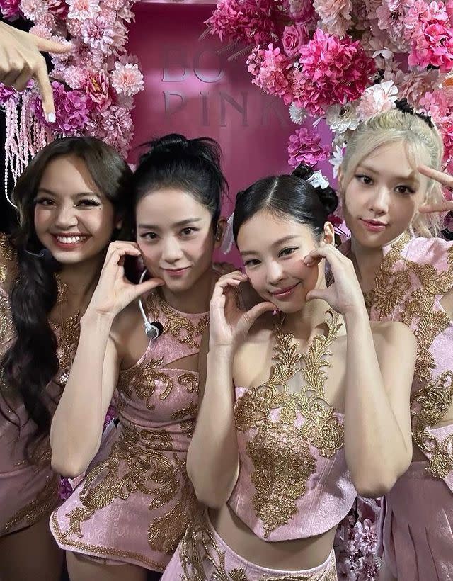 BLACKPINK成員Jisoo（左二）、Jennie（右二）、Rosé（右一）和Lisa（左一）。（圖／翻攝自IG）