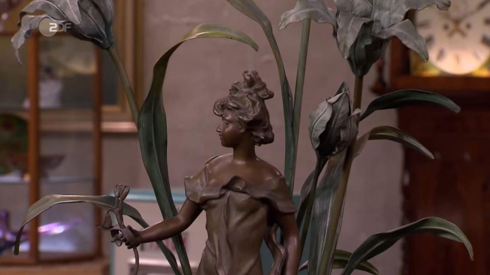 Und 450 Euro zahlten die Händler für eine Jugendstil-Lampe, die eigentlich eine Reproduktion aus den 1970er-Jahren war. (Bild: ZDF)