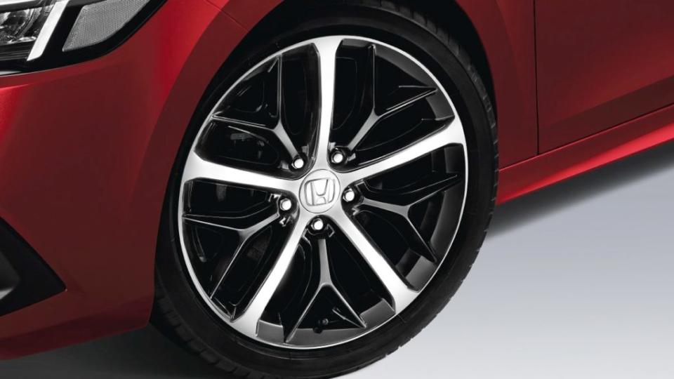 汽油／油電的RS車型輪圈造型也不一樣。(圖片來源/ )Honda