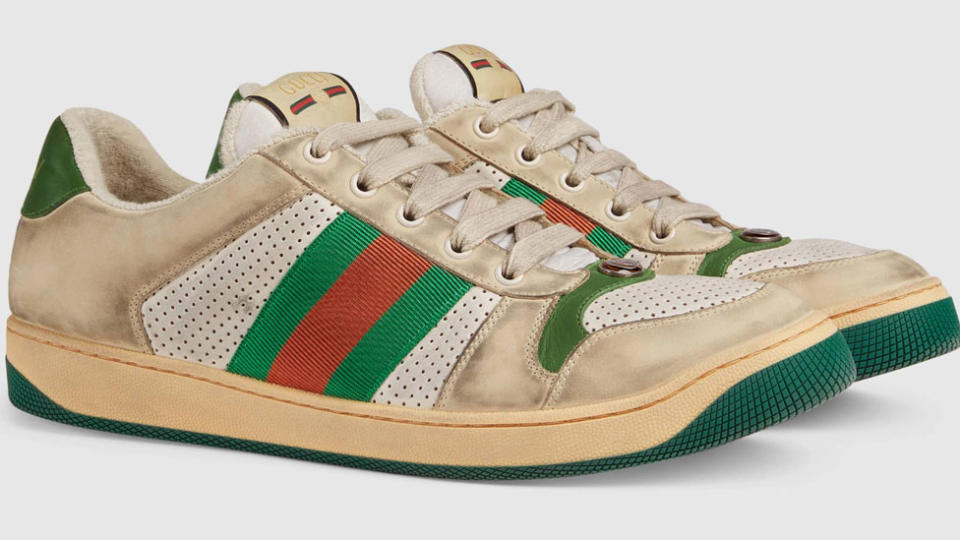 <p>Die Designermarke Gucci sorgt mit ihren neuen Screener-Sneakers aus Leder für einige hochgezogene Augenbrauen – sie sehen abgenutzt und viel getragen aus. Quelle: Gucci </p>