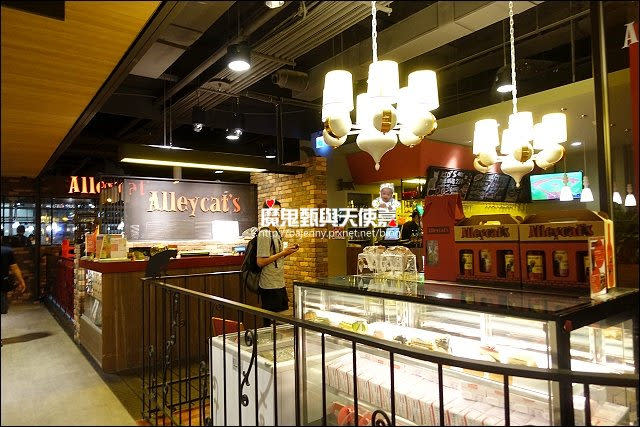 《小姑食記》捷運板橋車站/新板特區美食～誠品新板店Alleycat's Pizza巷貓餐廳板橋親子餐廳