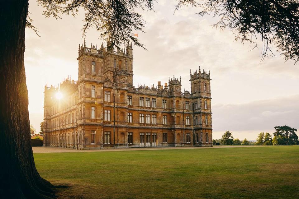 Precisamente para celebrar el estreno de la película, el impresionante castillo se podrá reservar como alojamiento a través de la plataforma Airbnb. (Foto: <a href="http://www.airbnb.es/rooms/38373507?source_impression_id=p3_1568725625_g5ZzZ%2B06dwk%2BK6Ea" rel="nofollow noopener" target="_blank" data-ylk="slk:Airbnb;elm:context_link;itc:0;sec:content-canvas" class="link ">Airbnb</a>).