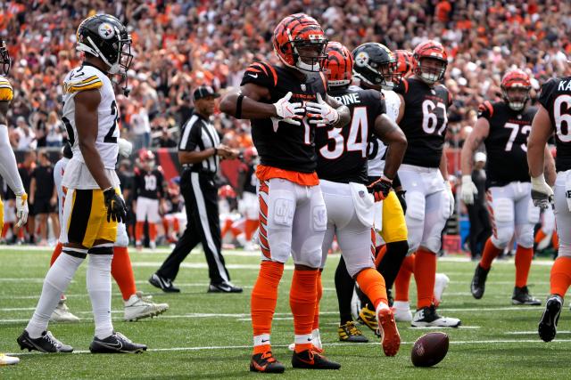 Cincinnati Bengals wide receiver Ja'Marr Chase, left, and