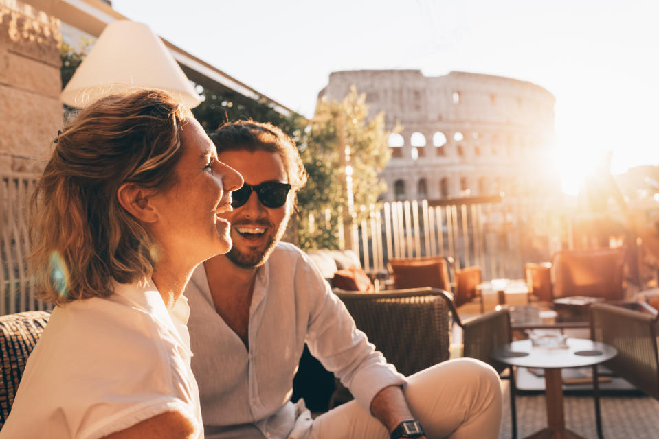 Bei einem Glas Wein den Sonnenuntergang in Rom genießen – Italien hat als Reiseland noch viel mehr zu bieten. (Bild: Getty Images)