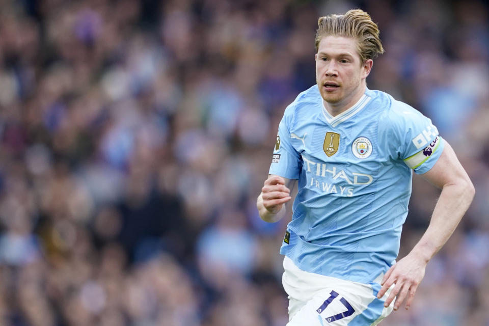 Manchester City's Kevin De Bruyne runs during the English Premier League soccer match between Manchester City and Arsenal at the Etihad stadium in Manchester, England, Sunday, March 31, 2024. (AP Photo/Dave Thompson)