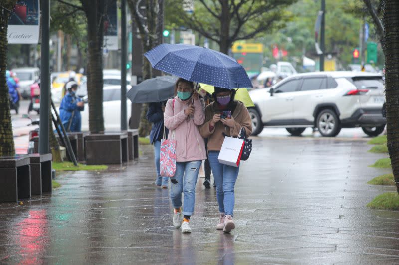 ▲今（2）日迎風面降雨機率提高，桃園以北以及東半部地區會有局部雨勢，不過實際上最明顯降雨的地區落在基隆北海岸、宜蘭，越靠近山區降雨越明顯。（圖／記者葉政勳攝）