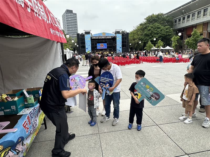 小朋友和家長踴躍參與。（圖／新竹市警第二分局提供）