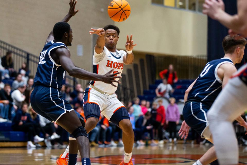 Hope's TJ McKenzie passes to a teammate during a game against Trine Wednesday, Feb. 8, 2023, at DeVos Fieldhouse. 