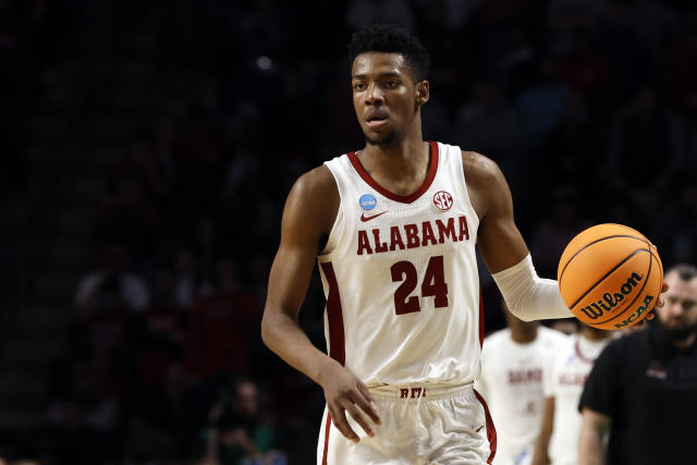 Brandon Miller starts his NBA career with a 3-pointer 