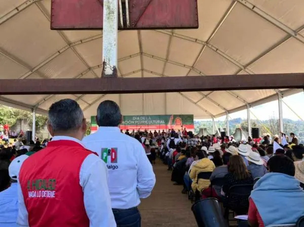 En el evento de Xóchitl Gálvez organizado por el PRI se congregaron alrededor de 500 personas.