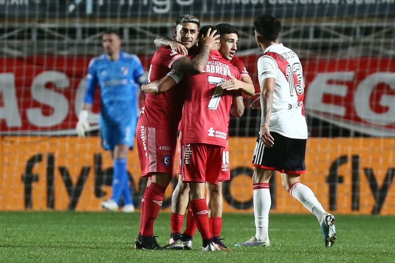 Argentinos derrotó a River en La Paternal