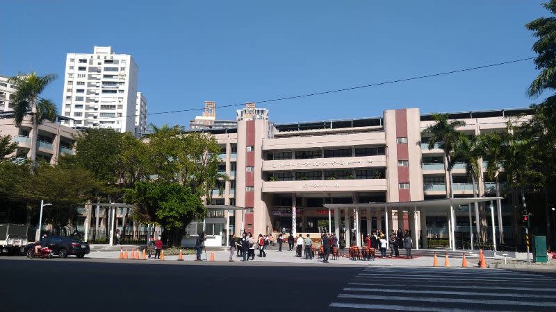 高雄女中校園驚傳治安漏洞？女賊潛入校園竊取財物。（圖／中央社）