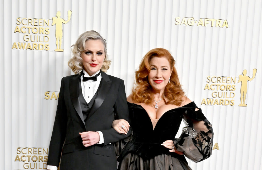 Elaine Hendrix (left) reunites with The Parent Trap co-star Lisa Ann Walter at the SAG Awards credit:Bang Showbiz