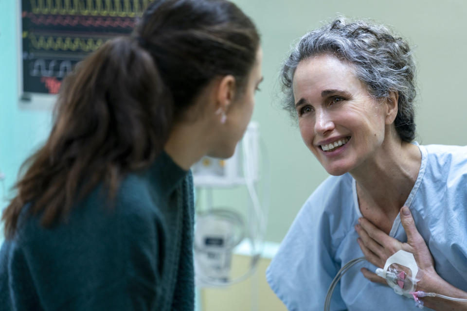 Margaret Qualley and Andie MacDowell in Maid