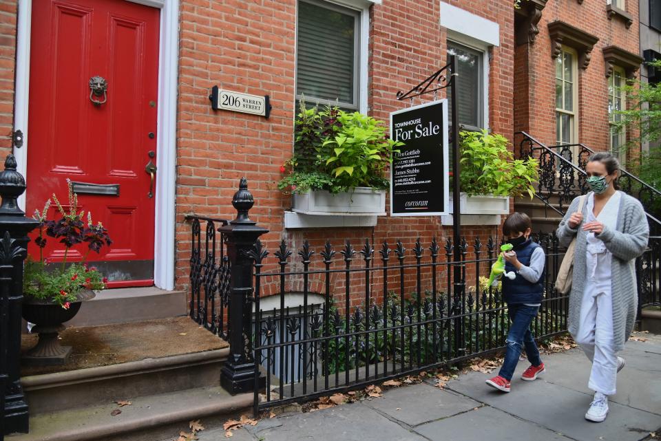 A townhouse for sale sign in the Brooklyn Borough of New York City. (Credit: Angela Weiss/AFP via Getty Images)