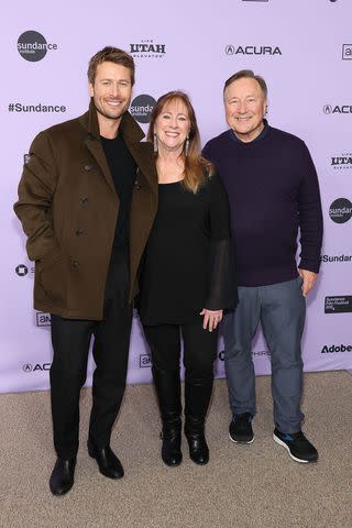 <p>Dia Dipasupil/Getty</p> Glen Powell, Cyndy Powell and Glen Powell Sr.