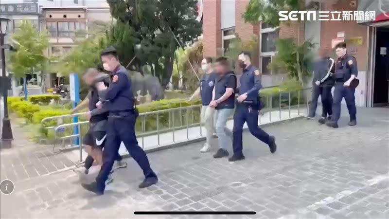 警方帶回張姓老闆等3人到案。。（圖／翻攝畫面）