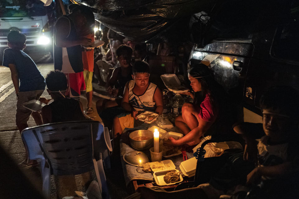 ALCALA, PHILIPPINES - NOVEMBER 16: Residents whose homes were destroyed by Typhoon Vamco stay in makeshift tents along a highway on November 16, 2020 in Alcala, Cagayan province, Philippines. The Cagayan Valley region in northern Philippines saw its worst flooding in 48 years after a dam released massive amounts of rainwater brought about by Typhoon Vamco. The country continues to reel from the widespread destruction caused by this year's deadliest cyclone which has killed at least 67 people. (Photo by Ezra Acayan/Getty Images)