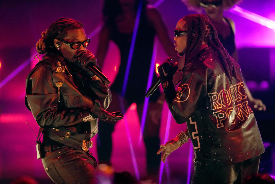 Offset, izquierda, y Quavo de Migos durante su presentación en los Premios BET el domingo 25 de junio de 2023, en el Teatro Microsoft en Los Angeles. (Foto AP/Mark Terrill)