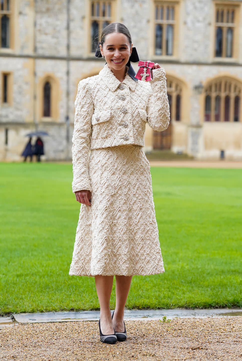 emilia clarke receives an mbe