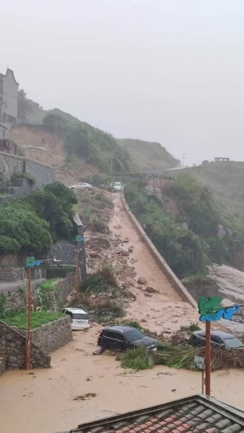 北竿鄉芹壁村爆發土石流，場面怵目驚心。   照片：北竿鄉民line群組